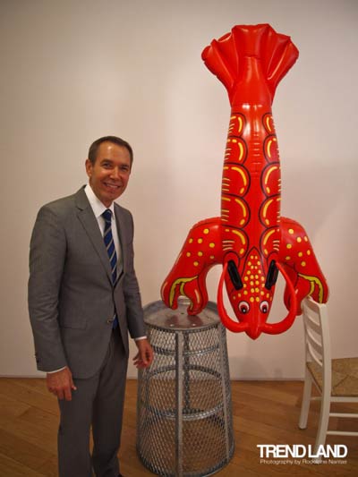 Jeff Koons sculpture