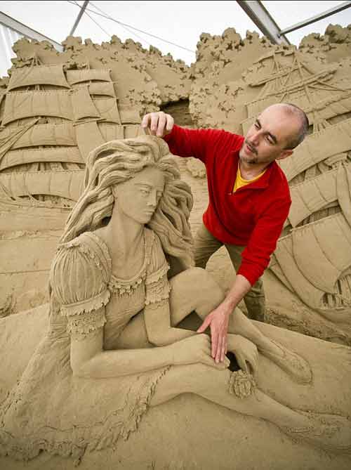 Leonardo Ugolini Sand Sculpture