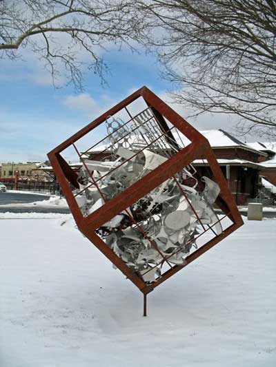 Tom Holmes sculpture