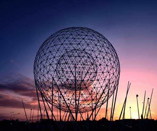 Wolfgang Buttress sculpture