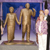 Monuments - Andy and Joan Horner by Edd Hayes - search and link Sculpture with SculptSite.com