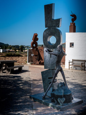 THE TOWER OF LOVE by Christopher Stone - search and link Sculpture with SculptSite.com