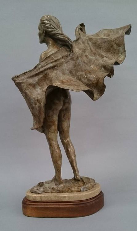 Beachwalkers - Sea Breeze by Edd Hayes - search and link Sculpture with SculptSite.com