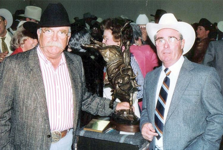 Legends of Rodeo - Harry Tompkins, Riding with Style by Edd Hayes - search and link Sculpture with SculptSite.com