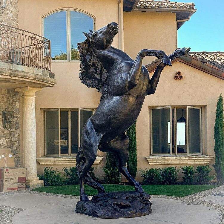 Monuments - "FABALUS" The Black Stallion by Edd Hayes - search and link Sculpture with SculptSite.com