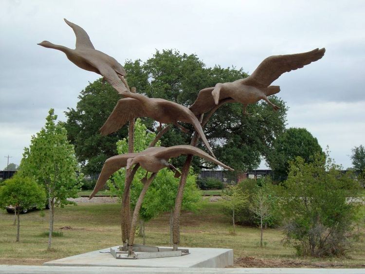 Wildlife Monuments - The Landing by Edd Hayes - search and link Sculpture with SculptSite.com