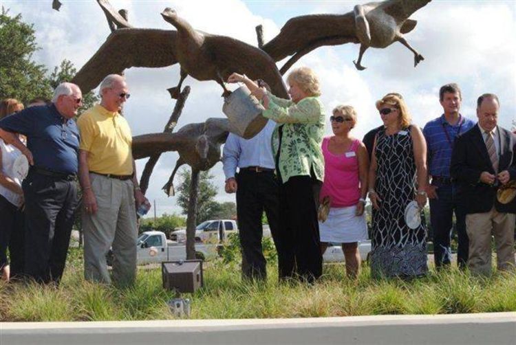 Wildlife Monuments - The Landing by Edd Hayes - search and link Sculpture with SculptSite.com