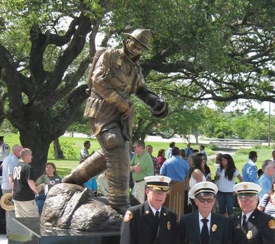 Monuments - A Breath of Valor by Edd Hayes - search and link Sculpture with SculptSite.com