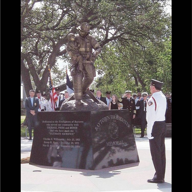 Monuments - A Breath of Valor by Edd Hayes - search and link Sculpture with SculptSite.com