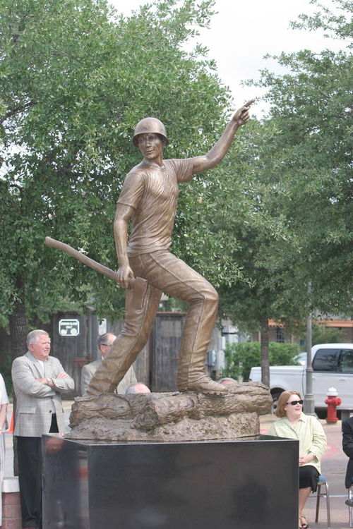 Monuments - Aggie Spirit, The Legend Lives by Edd Hayes - search and link Sculpture with SculptSite.com