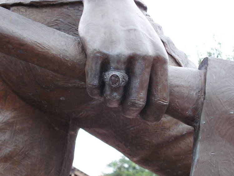 Monuments - Aggie Spirit, The Legend Lives by Edd Hayes - search and link Sculpture with SculptSite.com