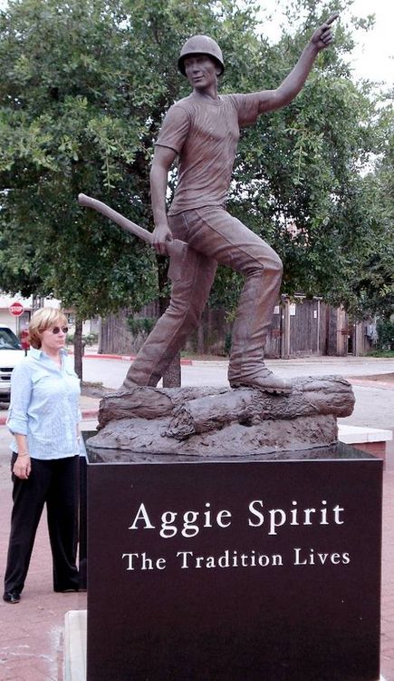 Monuments - Aggie Spirit, The Legend Lives by Edd Hayes - search and link Sculpture with SculptSite.com