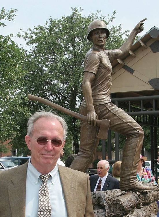 Monuments - Aggie Spirit, The Legend Lives by Edd Hayes - search and link Sculpture with SculptSite.com