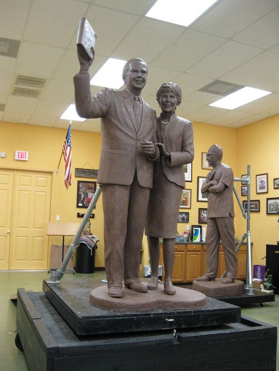 Monuments - John and Dodie Osteen by Edd Hayes - search and link Sculpture with SculptSite.com