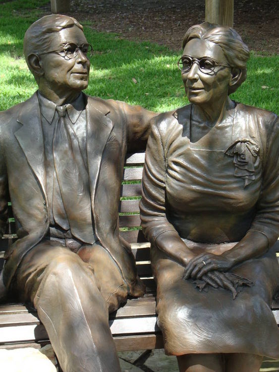 Monuments - Mamie and Albert George, The Spirit of Giving by Edd Hayes - search and link Sculpture with SculptSite.com