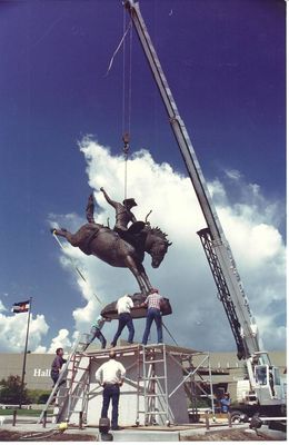 Monuments - The Champ by Edd Hayes - search and link Sculpture with SculptSite.com