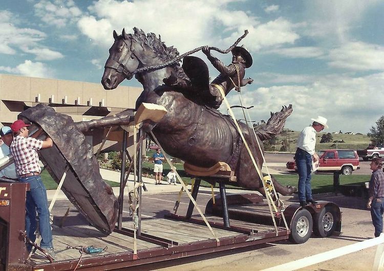 Monuments - The Champ by Edd Hayes - search and link Sculpture with SculptSite.com