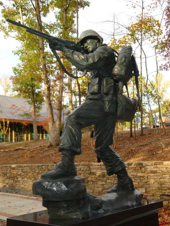5th Marine Division Memorial by Robert Eccleston - search and link Sculpture with SculptSite.com