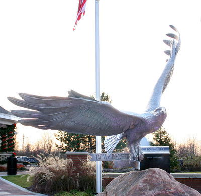 Memorial Eagle by Robert Eccleston - search and link Sculpture with SculptSite.com