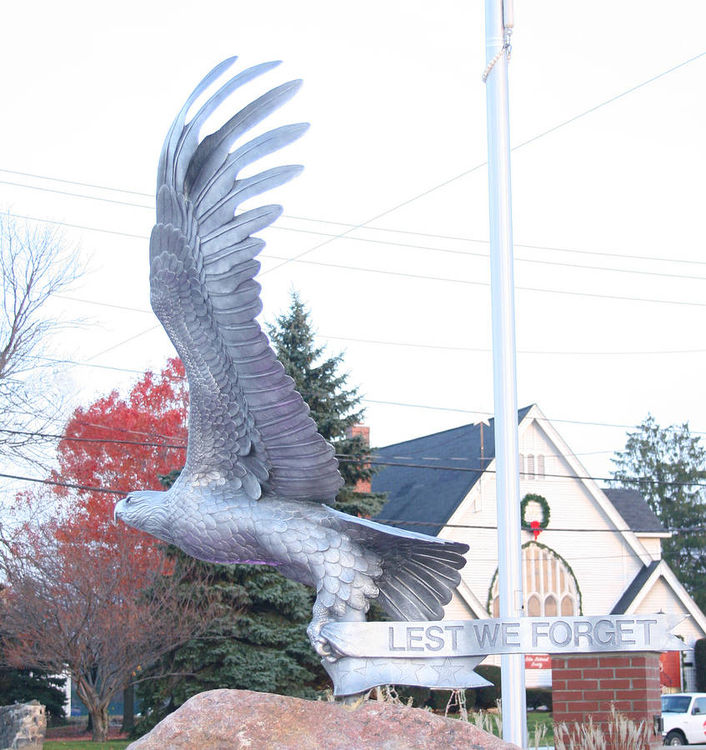 Memorial Eagle by Robert Eccleston - search and link Sculpture with SculptSite.com