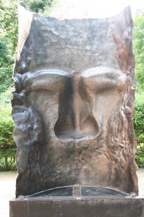 Big Head by Barry W. Sheehan - search and link Sculpture with SculptSite.com