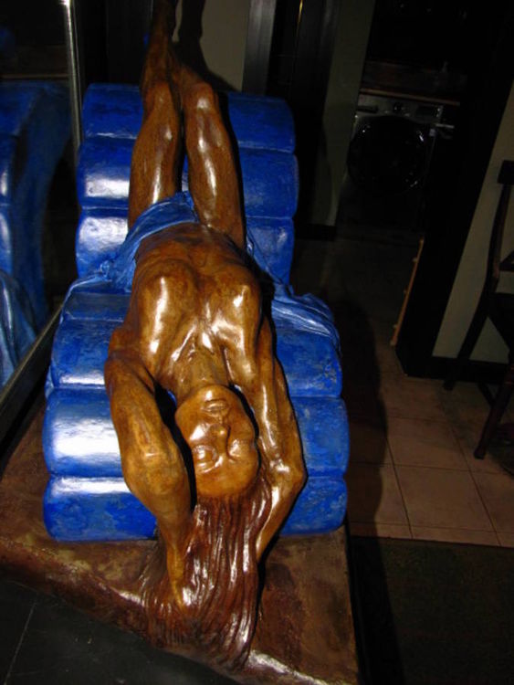 Lady in a chair by Edward Kitt - search and link Sculpture with SculptSite.com