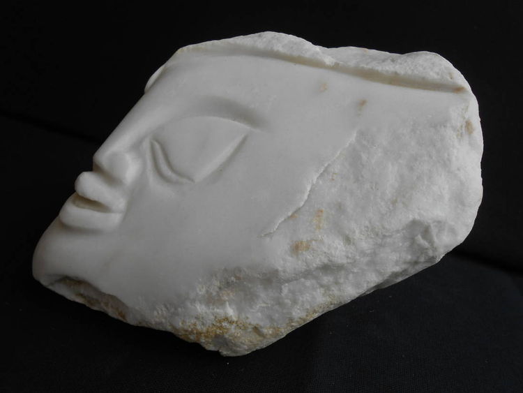 Smooth Cheeks by David Willis - search and link Sculpture with SculptSite.com