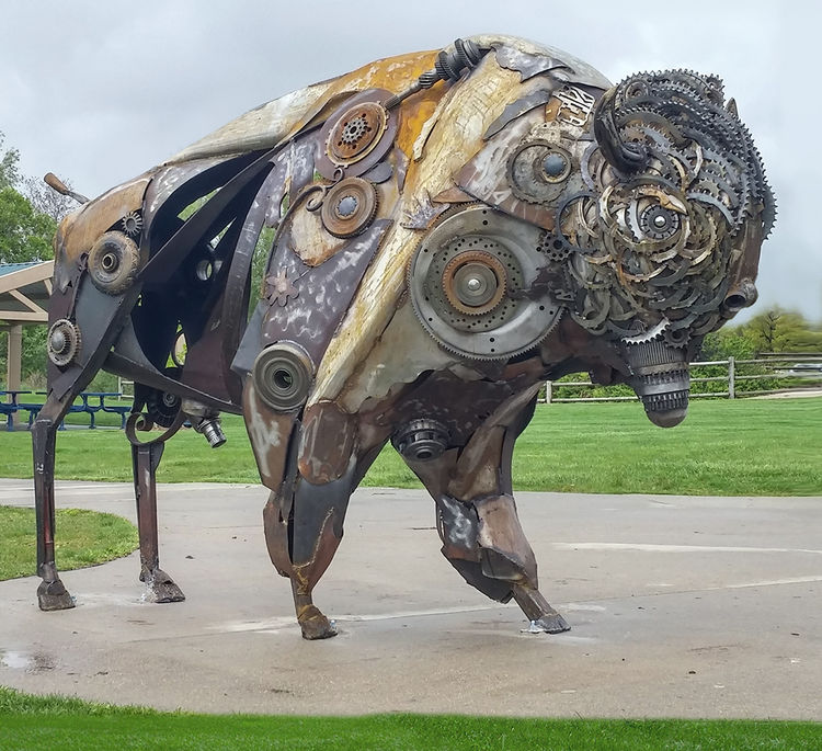 Bison by Donald Gialanella - search and link Sculpture with SculptSite.com