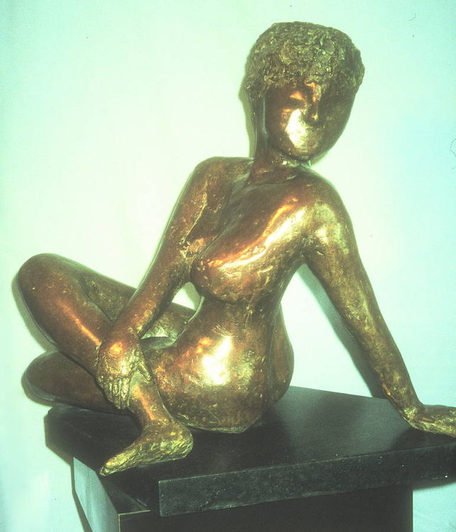 Sitting Woman by Debora Solomon - search and link Sculpture with SculptSite.com