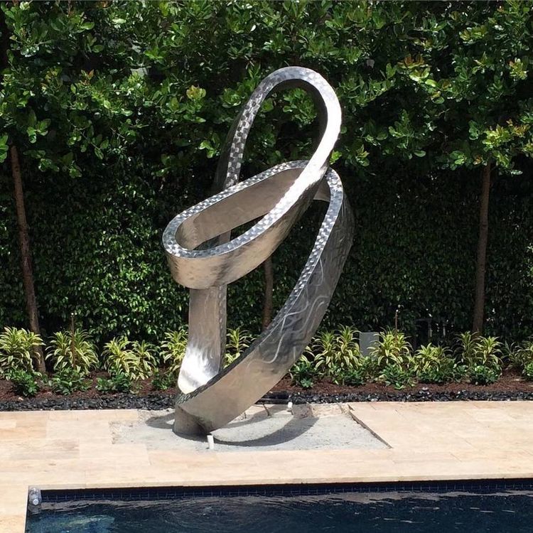 Möbius  by Hunter Brown - search and link Sculpture with SculptSite.com