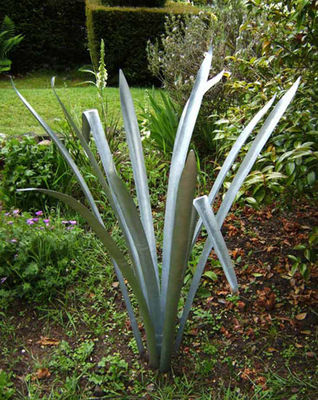 Phormium by Richard Warner - search and link Sculpture with SculptSite.com