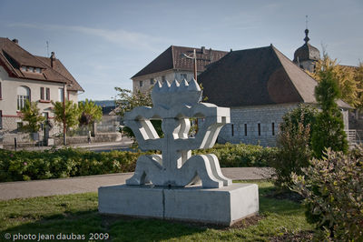 Two guardians by Jorge Romeo - search and link Sculpture with SculptSite.com