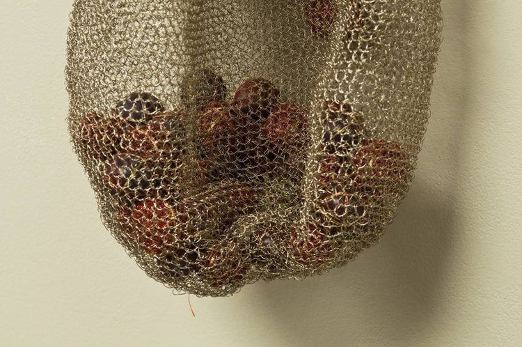Sack or Pod? by Leslie Pontz - search and link Sculpture with SculptSite.com