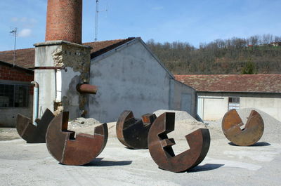 Les 5 3 quarts, Less is More by David Vanorbeek - search and link Sculpture with SculptSite.com