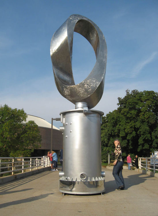 Infinity-ʎʇıuıɟuI by Plamen Yordanov - search and link Sculpture with SculptSite.com