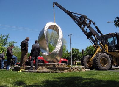 Double Mobius Strip by Plamen Yordanov - search and link Sculpture with SculptSite.com