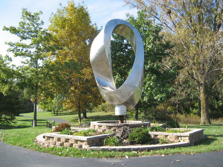 Double Mobius Strip by Plamen Yordanov - search and link Sculpture with SculptSite.com