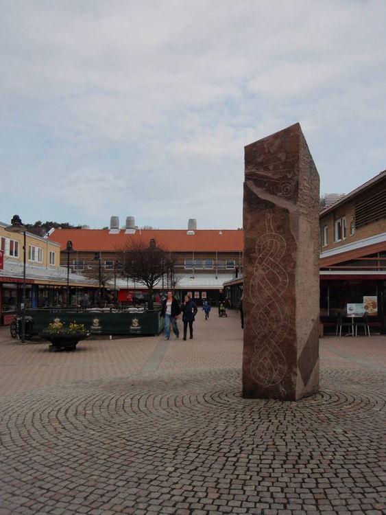 Thors Stone by Uwe Kersten - search and link Sculpture with SculptSite.com